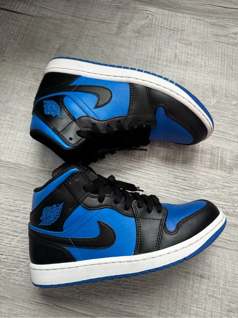 Jordan Low-Top Sneakers in Black and Blue
